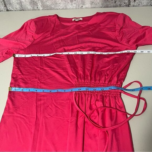 🆕 Badgley Mischka Shoulder Pad T-Shirt Dress With Side Detail in Hot Pink - Picture 7 of 11